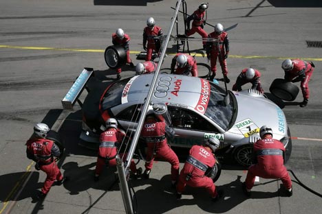 Tom K kunne med et hurtigt pitstop støtte teamkammeraten Mattias Ekström til en tredjeplads. Selv blev danskeren en flot nummer fem i sit comeback-løb i DTM.